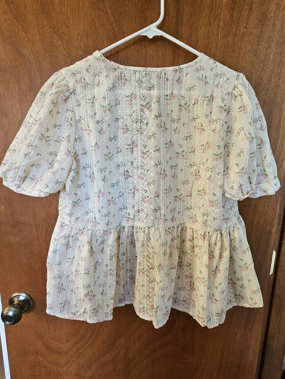 NWT Floral Peplum Lace Trim Blouse in Cream and Pink Size Medium